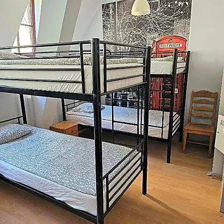 Universus Hostel *